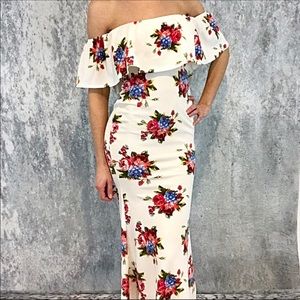 Gorgeous! Off the shoulder floral maxi dress!